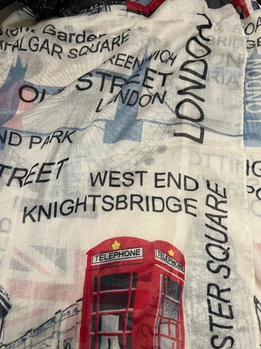 London Graphic Lightweight Scarf w/ scenes in London